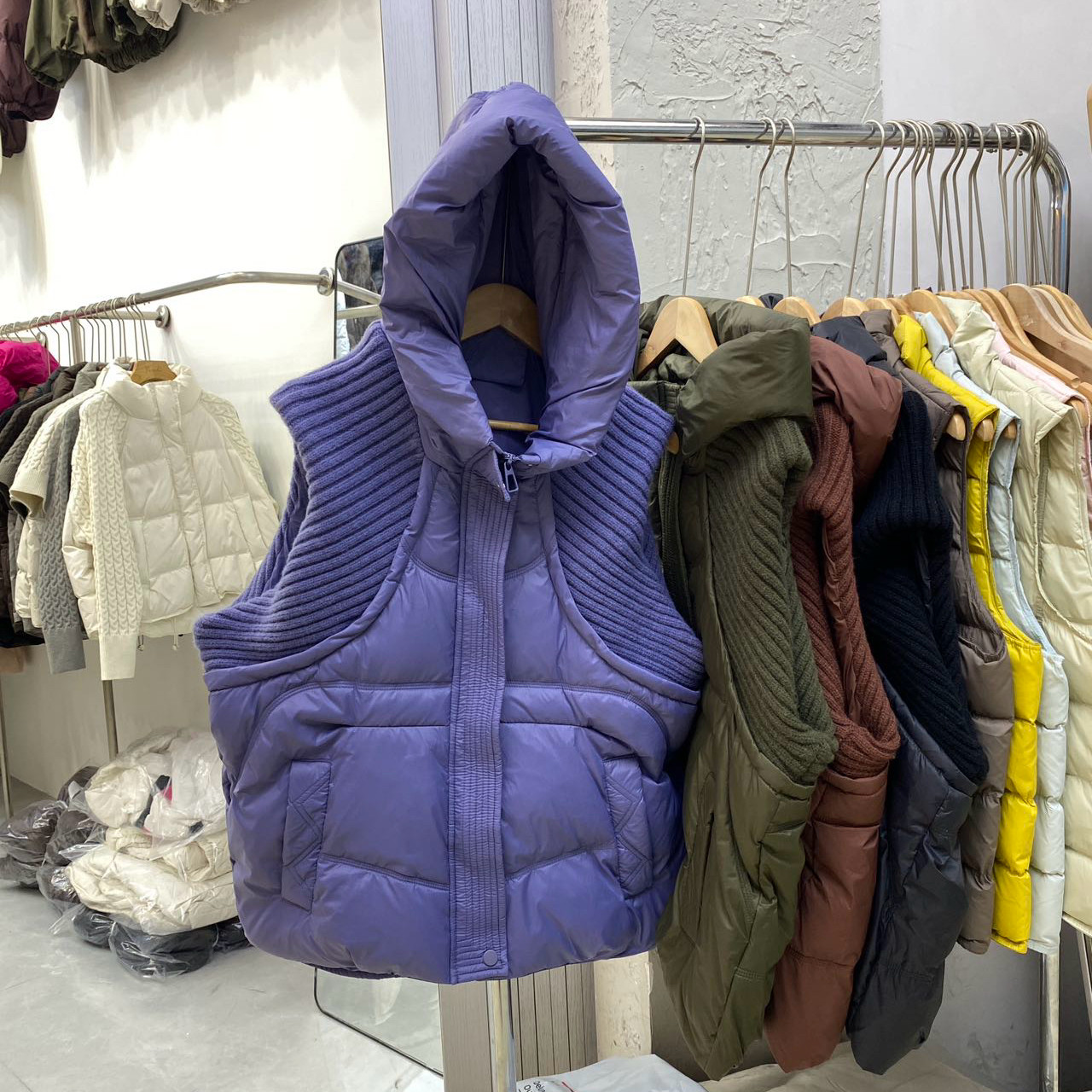 2026冬新款羽绒服马甲女连帽针织袖口大码休闲保暖白鸭绒背心外套