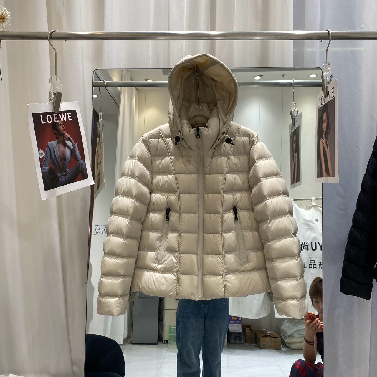 韩系短款轻薄白鸭绒羽绒服女款冬季连帽收腰羽绒外套显瘦羽绒夹克