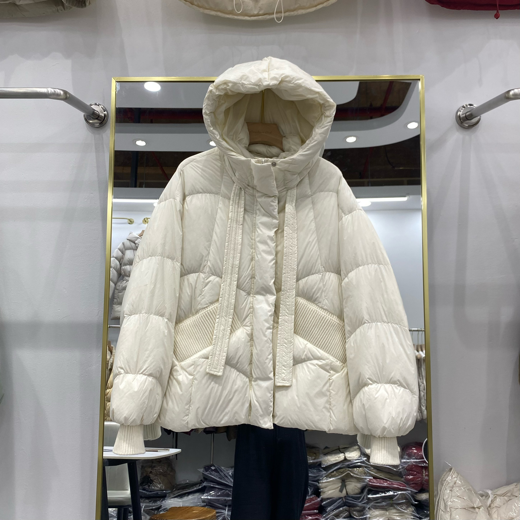 羽绒服女装短款2024年新款连帽