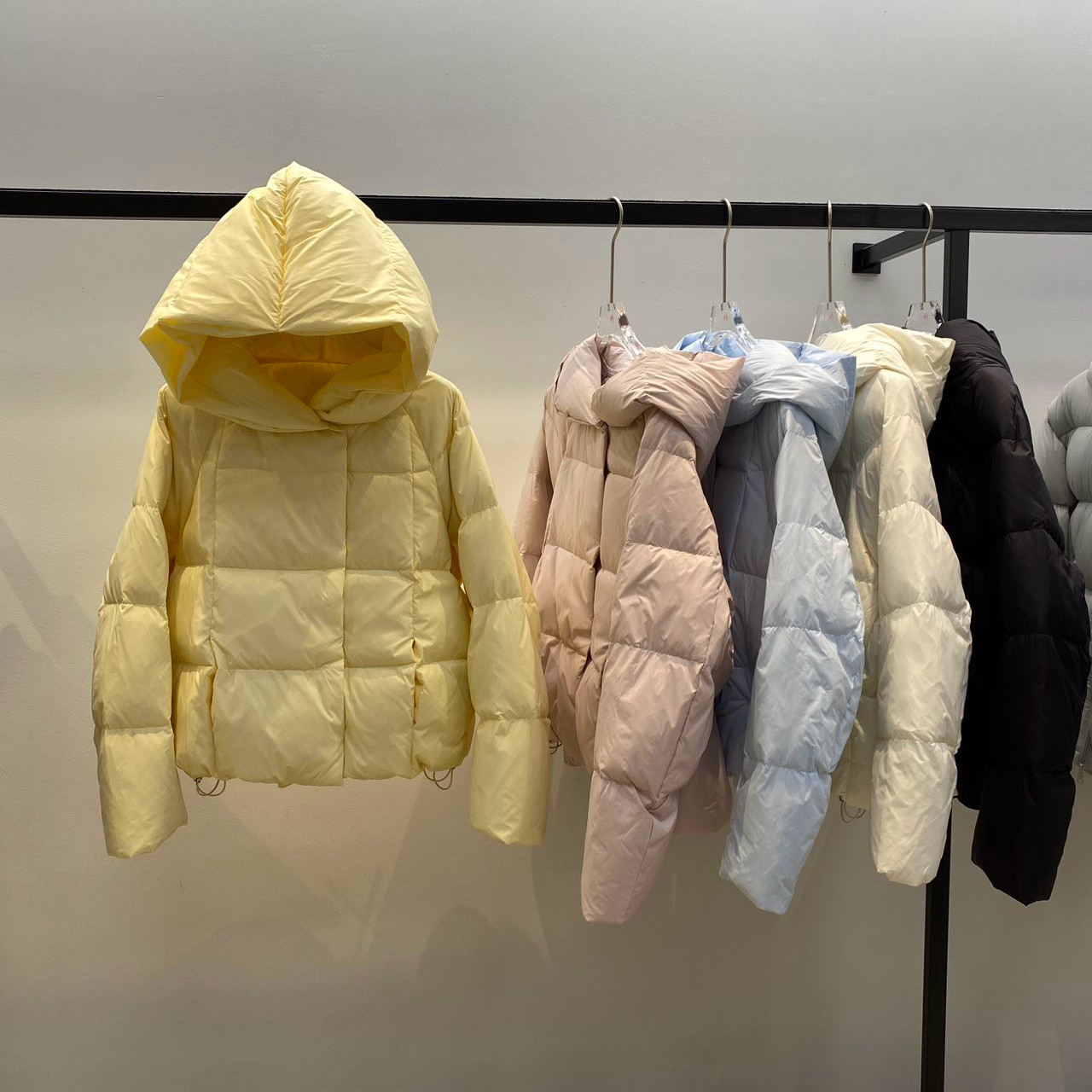 时风国际品牌羽绒服女2026冬季新款连帽短款保暖90鸭绒外套