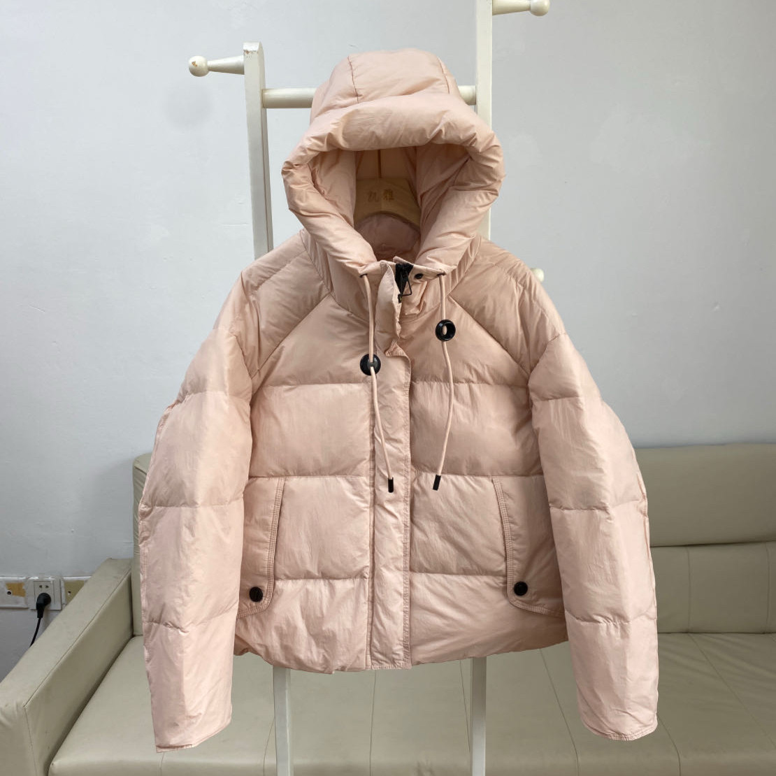 欧货2026新款韩版连帽抽绳羽绒服女短款时尚面包服白鸭绒外套潮