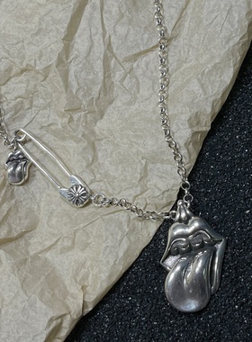 925复古经典十字别针舌头吊坠项链ins风潮流男女个性配饰