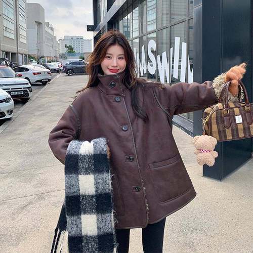 咖c029-297美冬拉德色双面穿皮仿毛一体外套女新款设计感厚实保暖