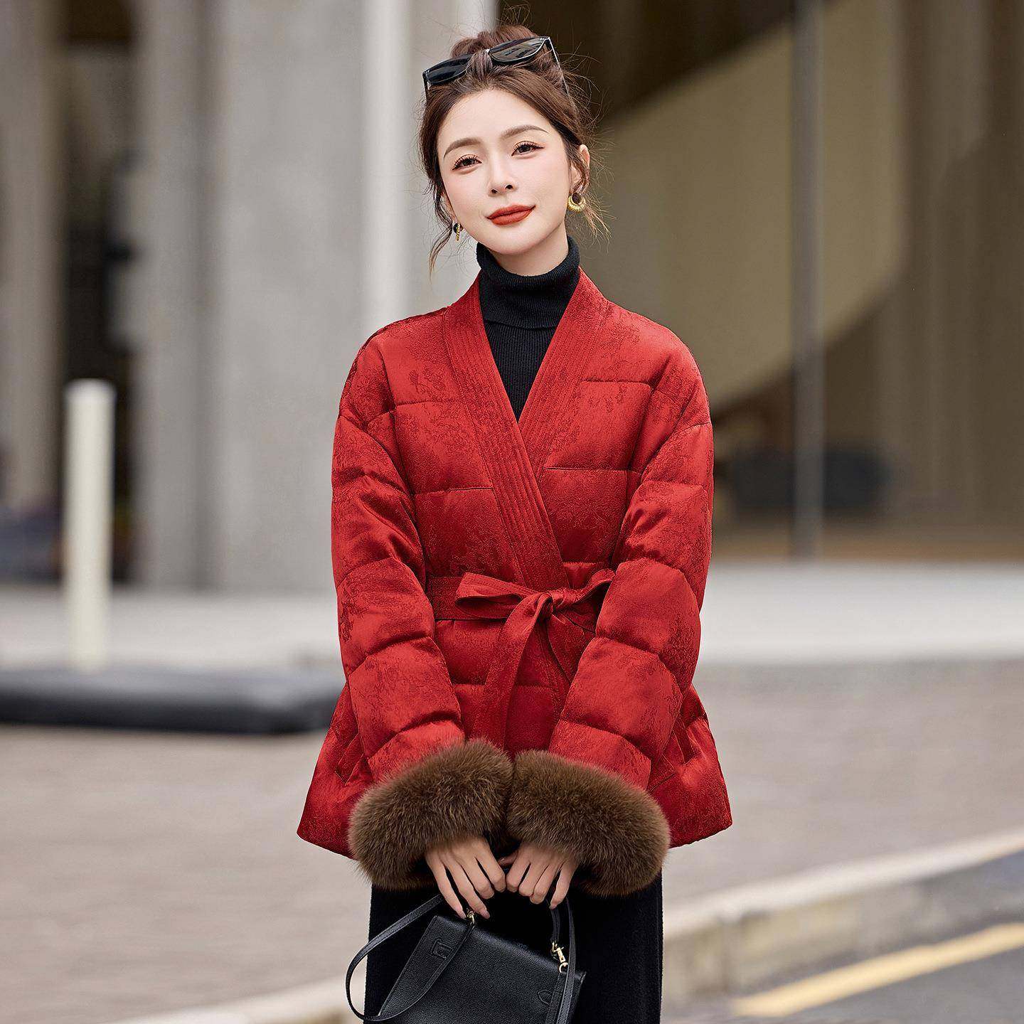 设计感提花红腰带新年羽绒服女年冬新外款领ZAI8176Q宽松白鸭系绒