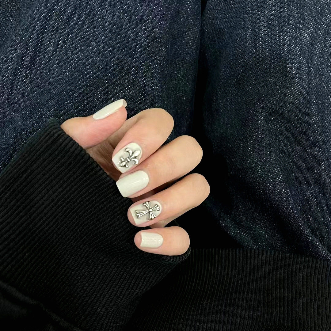 假指甲美甲成品贴片白色复古克罗心软甲气质穿戴甲可拆卸百搭持久