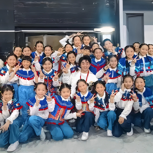 25春晚同款男女合唱服玉盘披肩云肩民族风问月童谣团体演出服套装