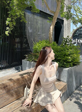 【Dear zhazha】氧气学姐~纯欲修身米杏色大方领短款无袖背心T恤