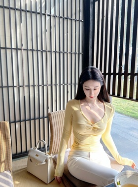 【Dear zhazha】惬意午后~鹅黄色纯欲修身大V领交叉扭结T恤打底衫