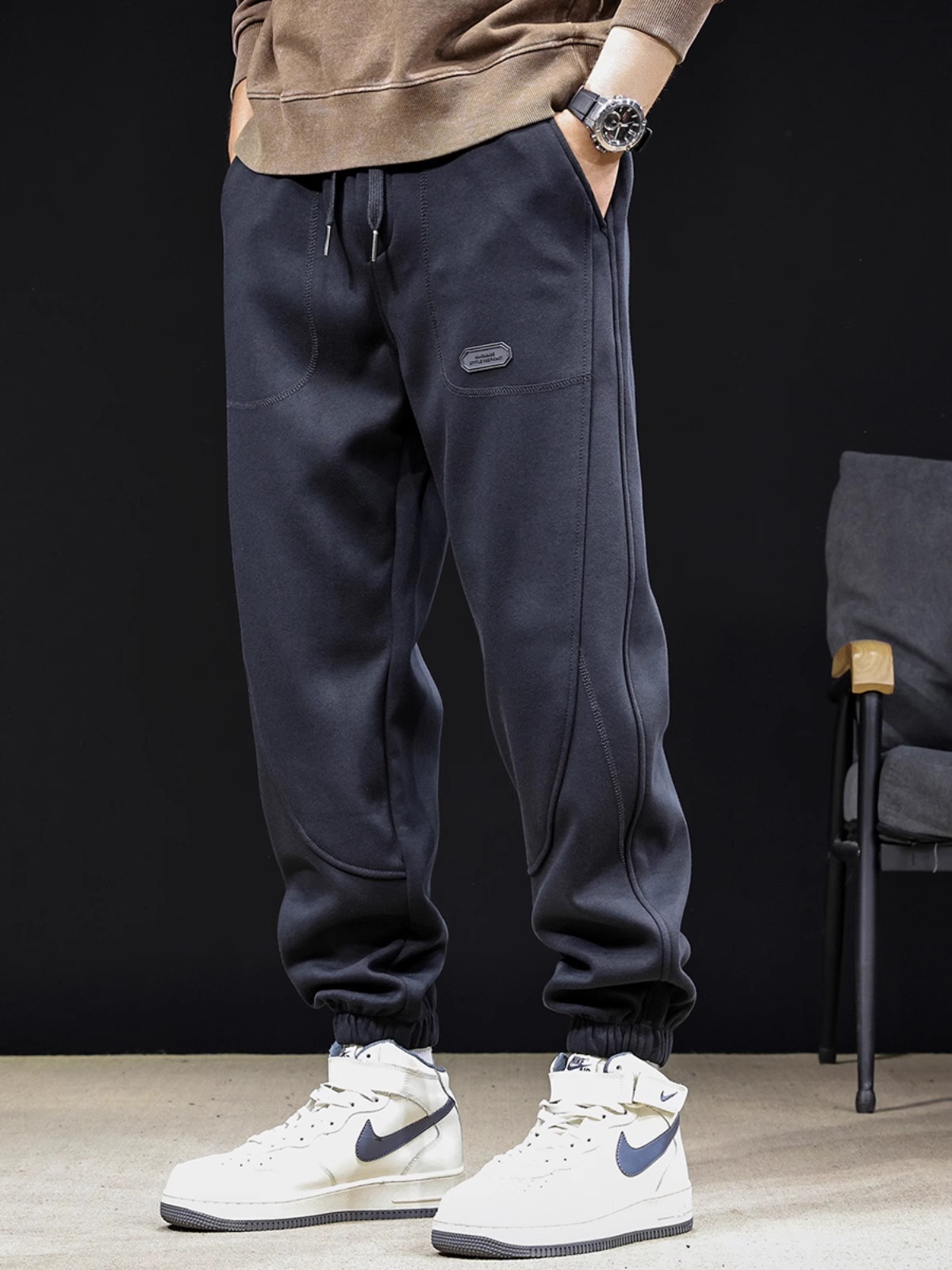 潮牌休闲运动裤男秋冬款2025新款大码裤子男士加绒束脚裤黑色卫裤