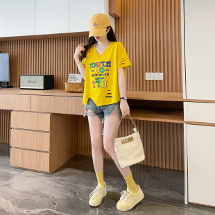 2026新夏季时尚潮流破洞字母印花短袖T恤女小个子宽松短款V领上衣