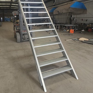 组装楼梯靠墙镀锌铁楼梯花纹板踏步防滑梯子定制钢结构楼梯室外梯