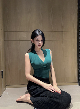 夏媛原创 显白不止一点点 绿色针织v领上衣背心