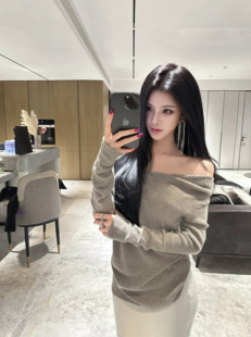 夏媛原创 清冷美人 针织斜肩一字领上衣