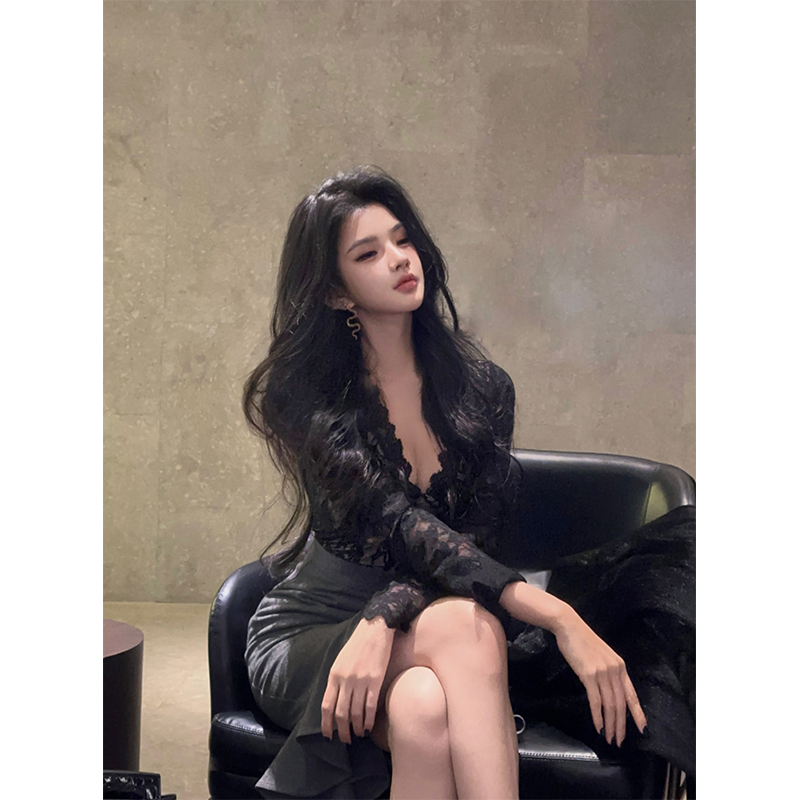 夏媛原创 韩风姐姐 V领蕾丝拼接连衣裙冬季新款性感修身设计感裙