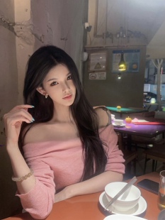 夏媛原创 桃粉色显白显嫩一字领针织上衣 美人骨