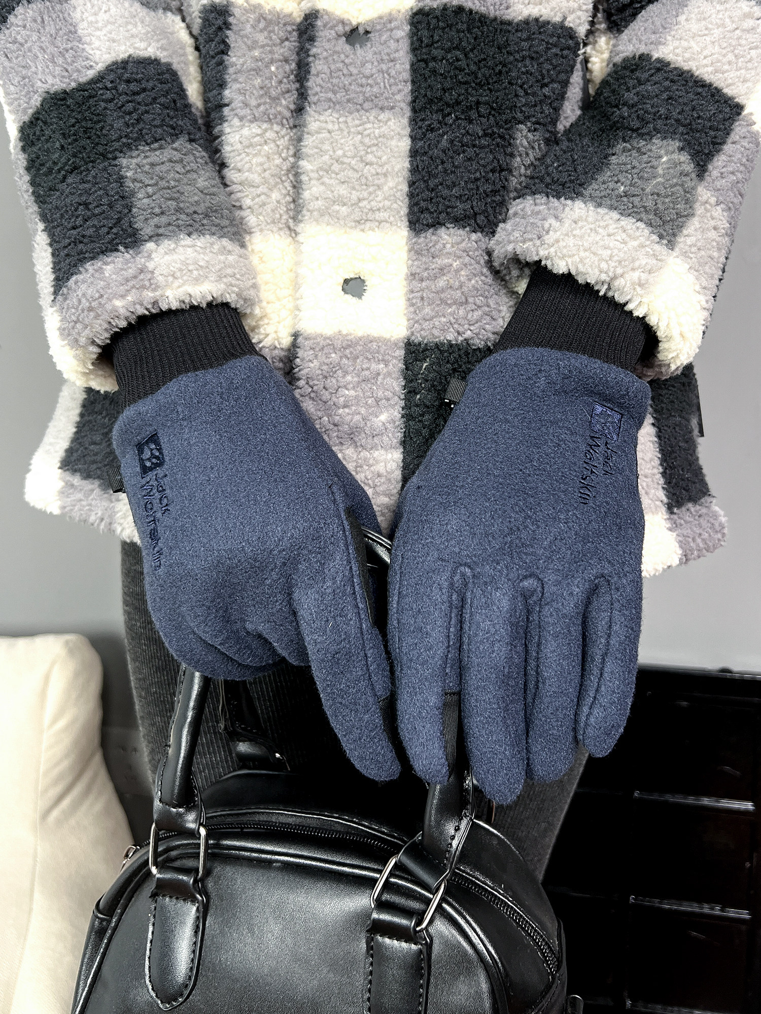 新款 Jack Wolfskin狼爪男女冬季户外加厚保暖滑雪骑行抓绒手套
