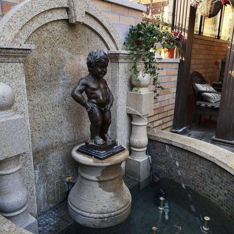 铜雕艺术世界比利时尿童于连雕塑撒尿小男孩喷泉喷水铜像景观摆件