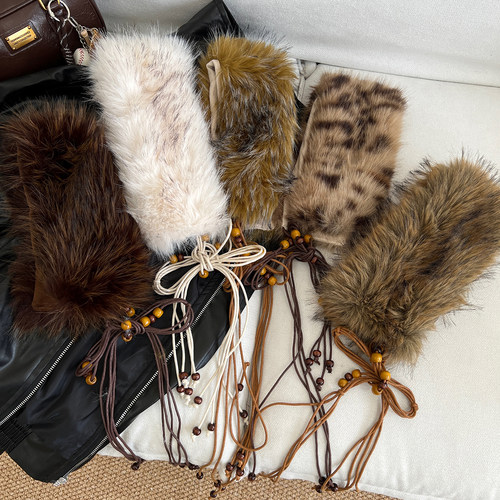 走秀款毛毛腰带装饰辣妹个性穿搭