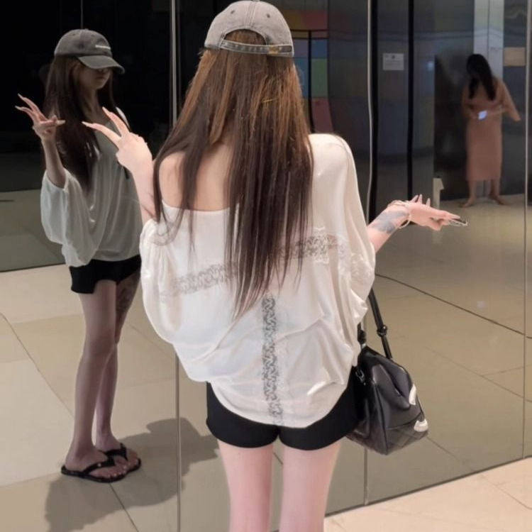 白色斜肩上衣女薄款2025夏宽松设计感镂空防晒罩衫蝙蝠袖蕾丝t恤