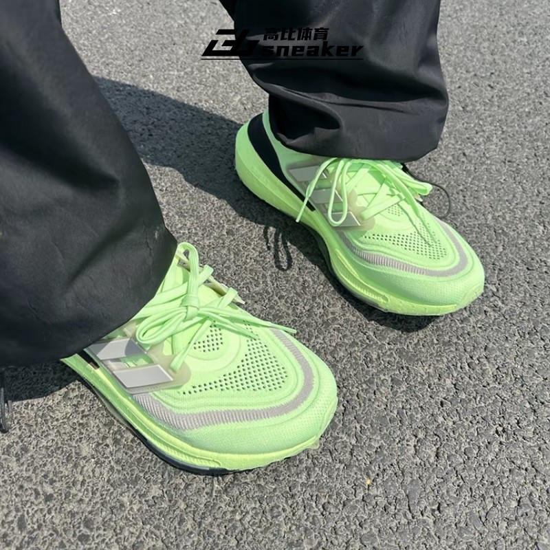 阿迪达斯UltraBoost LIGHT 2024新款男女透气网面运动专业跑步鞋