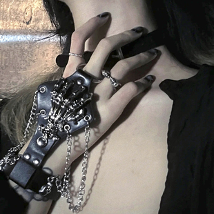 万圣节Y2K暗黑链条骷髅手链甜酷哥特风朋克护腕戒指一体手套配饰