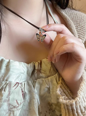 新中式复古双层蝴蝶项链女小众设计气质锁骨链女甜酷高级感颈链