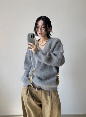 灰色V领钉珠针织毛衣女2025秋冬新款宽松慵懒风显瘦长袖上衣潮ins