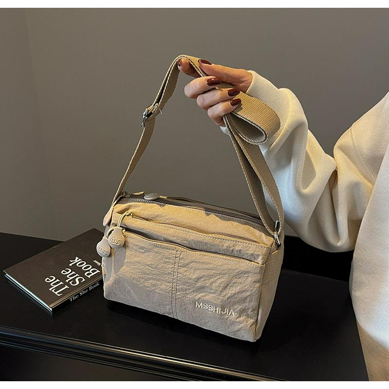 男女同款多层2025新款潮时尚百搭单肩包洋气百搭轻便斜挎布包