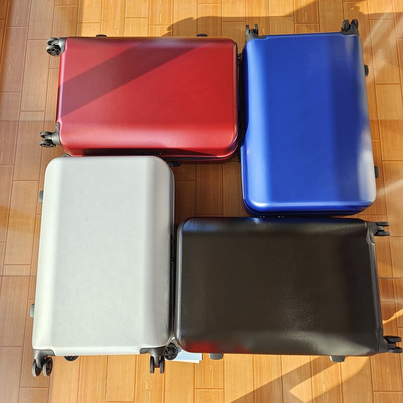 日单24寸旅行箱全PC拉杆箱超轻万向轮箱包防剐蹭材质大容量可定制