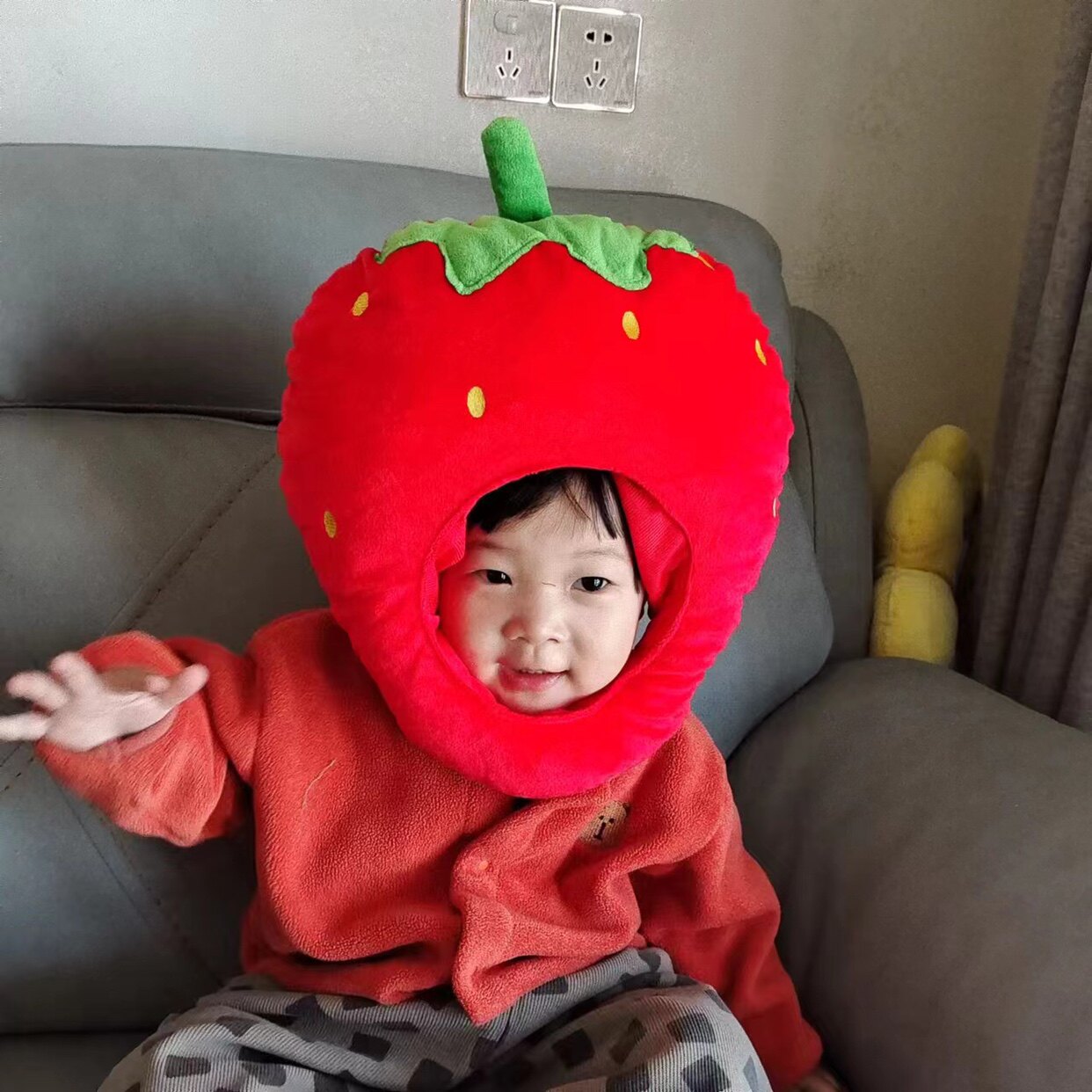 儿童可爱草莓苹果菠萝香蕉头套水果帽子网红保暖沙雕搞怪表演道具