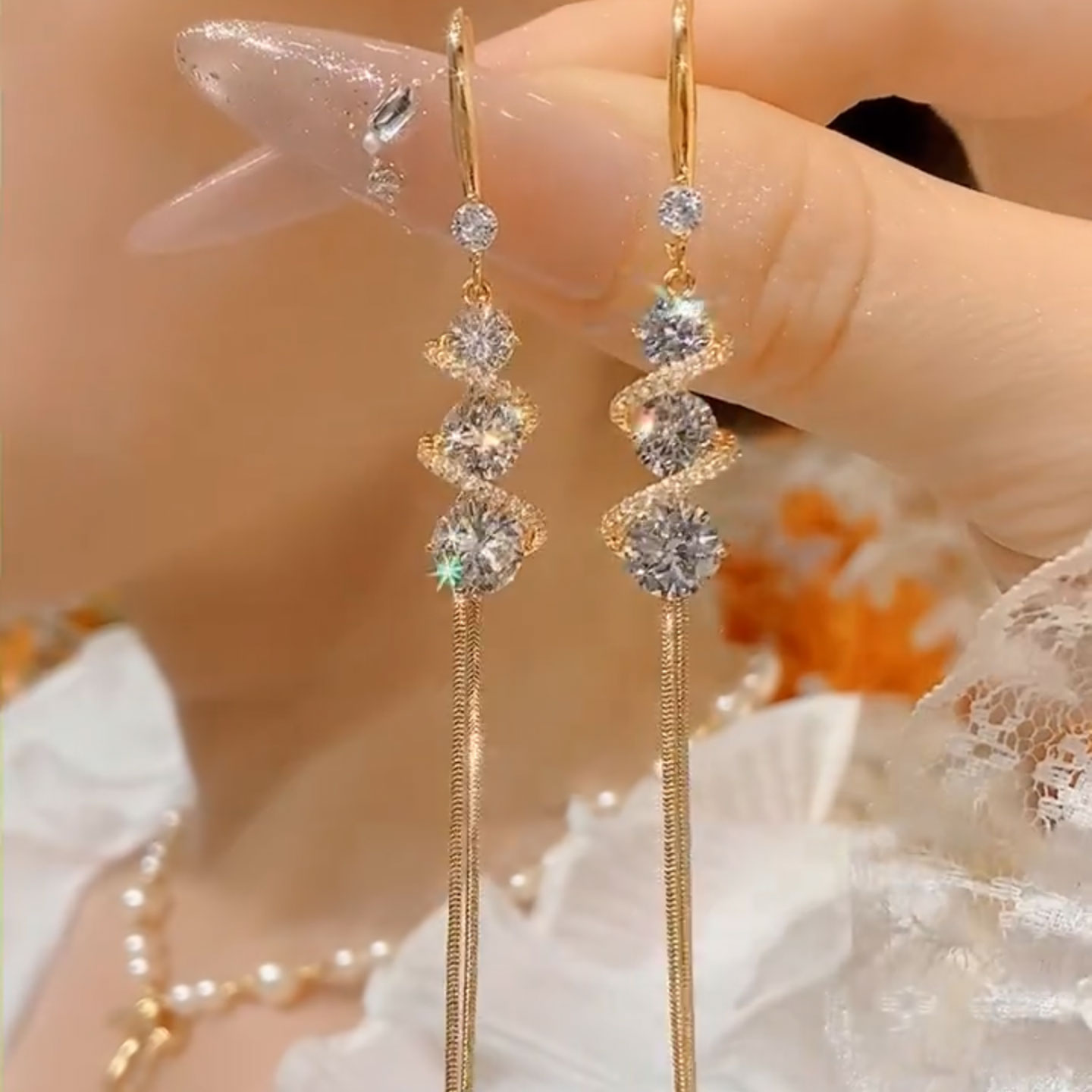 超闪螺旋镶钻金色长款流苏耳环女