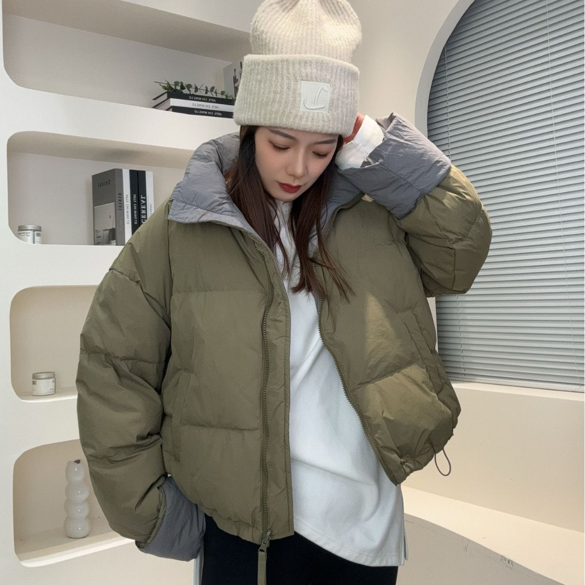 2023冬新款张贝贝小个子韩版简约东大门白鸭绒羽绒服撞色面包