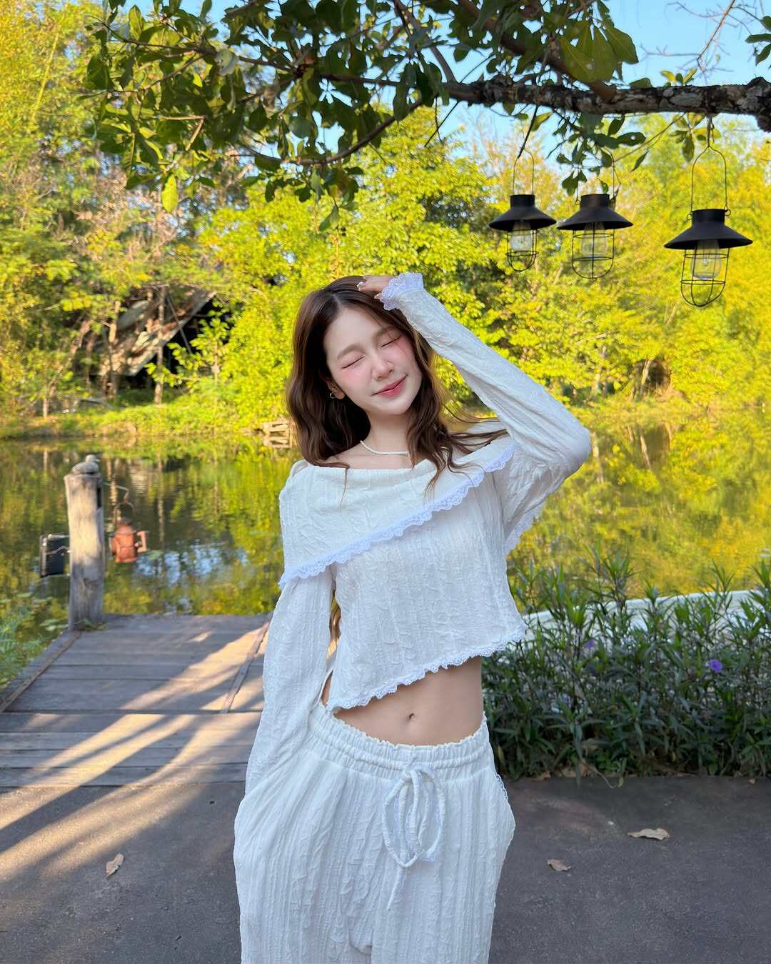 泰国2026春季新款甜美度假风蕾丝边一字肩长袖上衣休闲长裤套装