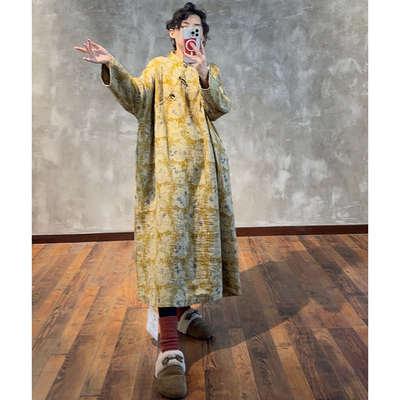 YIMIAN  “稚叶披金”中式斜襟复古印花木扣双层加厚连衣裙230679