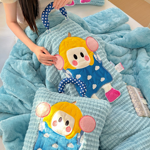 手提折叠加厚绒抱枕被子两用