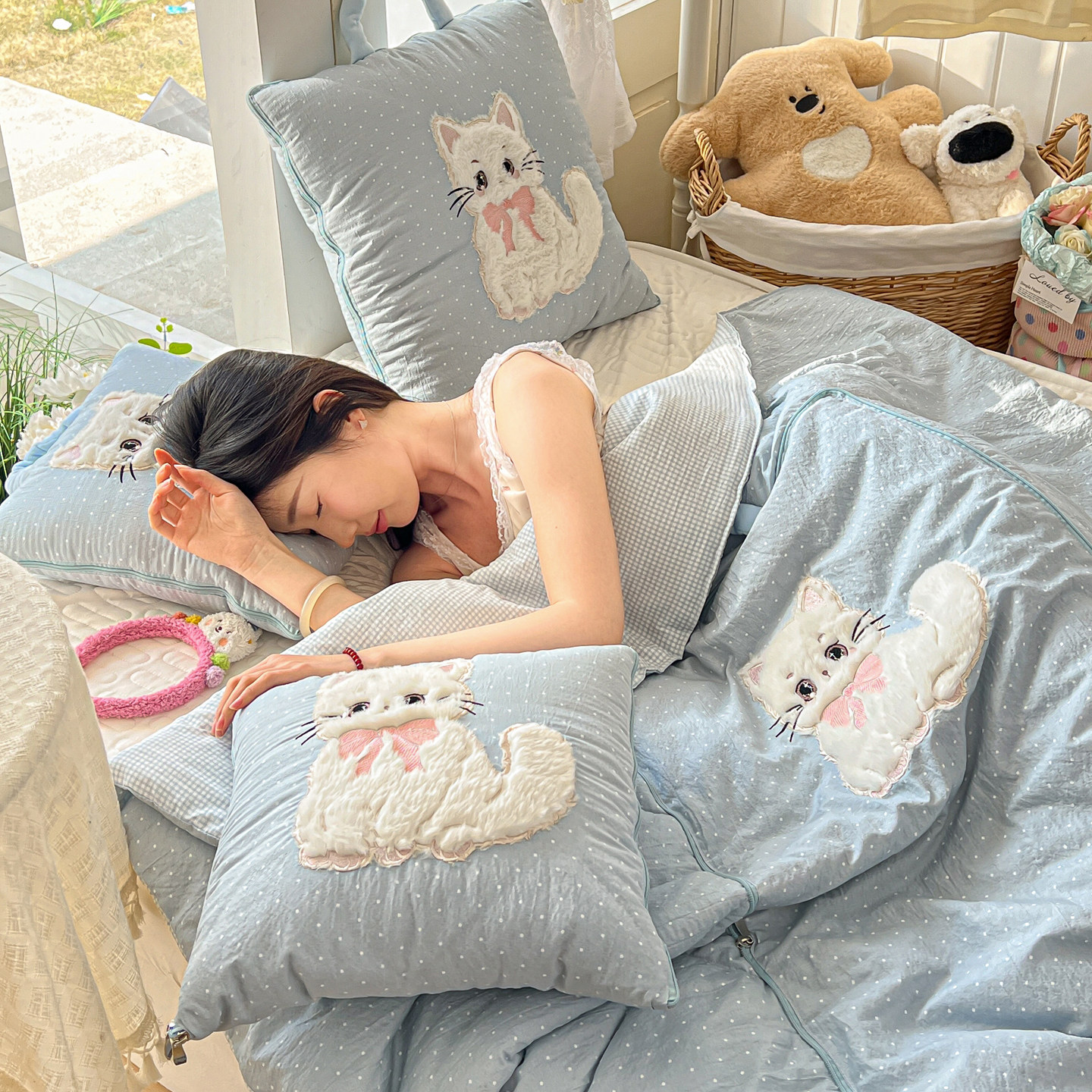 卡通手拎抱枕被子两用车上靠垫宿舍沙发盖毯办公室午休枕头被四季