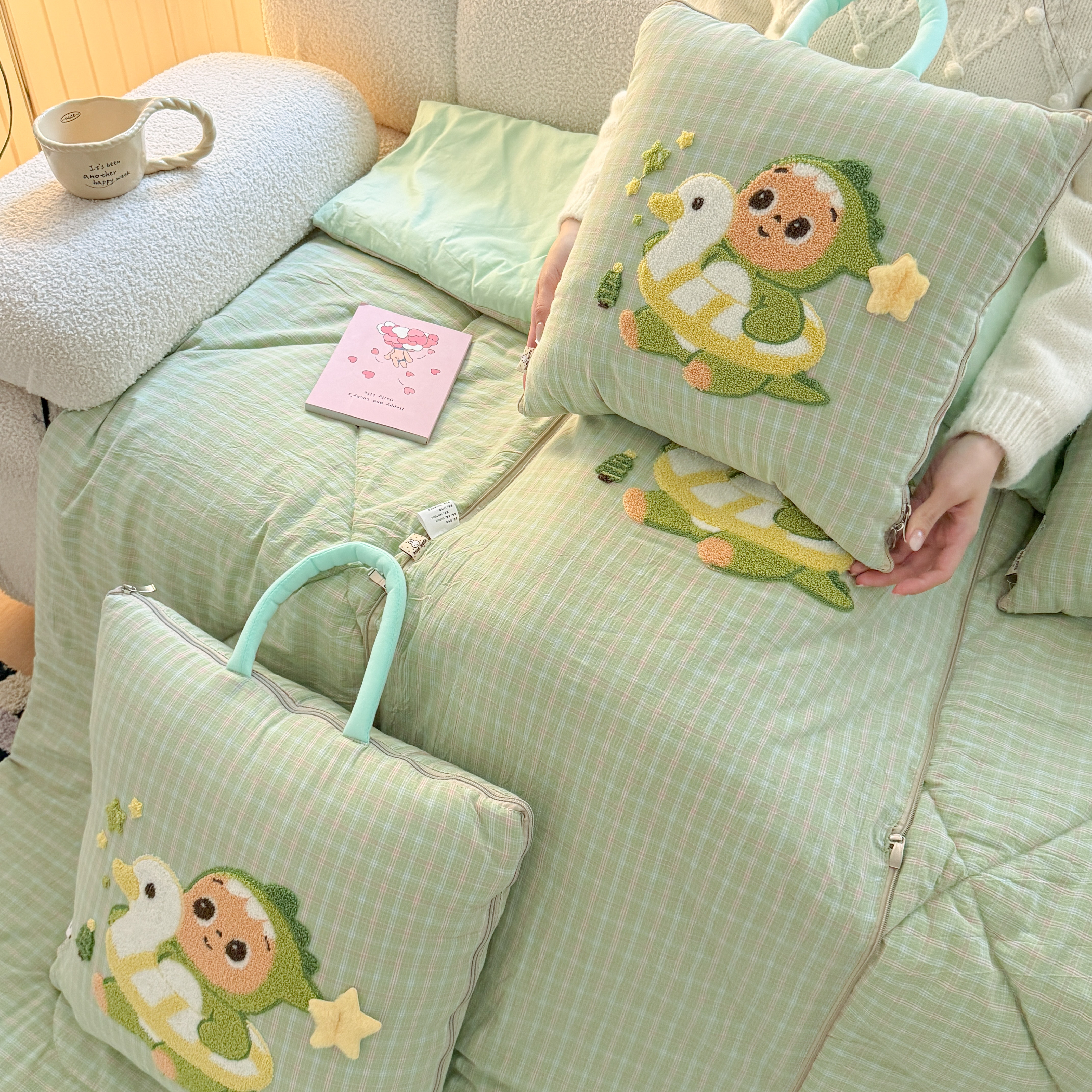 卡通手拎纯棉抱枕被子两用二合一幼儿园车载办公室午休全棉靠垫枕