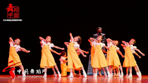 儿童背带裤演出服小荷风采请不要伤害我舞蹈服男女长袖劳动最光荣