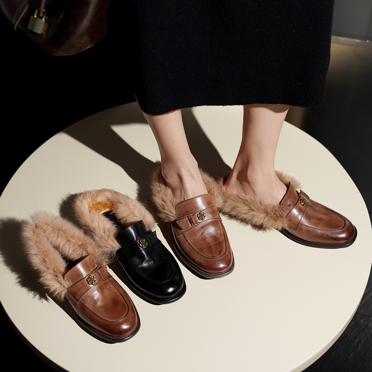 水洗牛皮单鞋女2025冬季毛毛鞋半拖鞋山茶花加绒乐福鞋英伦小皮鞋