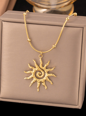 欧美不锈钢锤纹螺旋太阳吊坠项链时尚轻奢钛钢锁骨链感跨境爆款