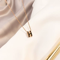 Черный, не выцветает