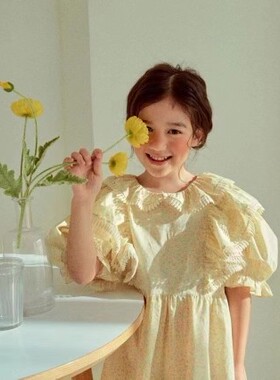 韩国进口童装2023年夏季新款碎花蕾丝纯棉奶油色嫩黄色连衣裙