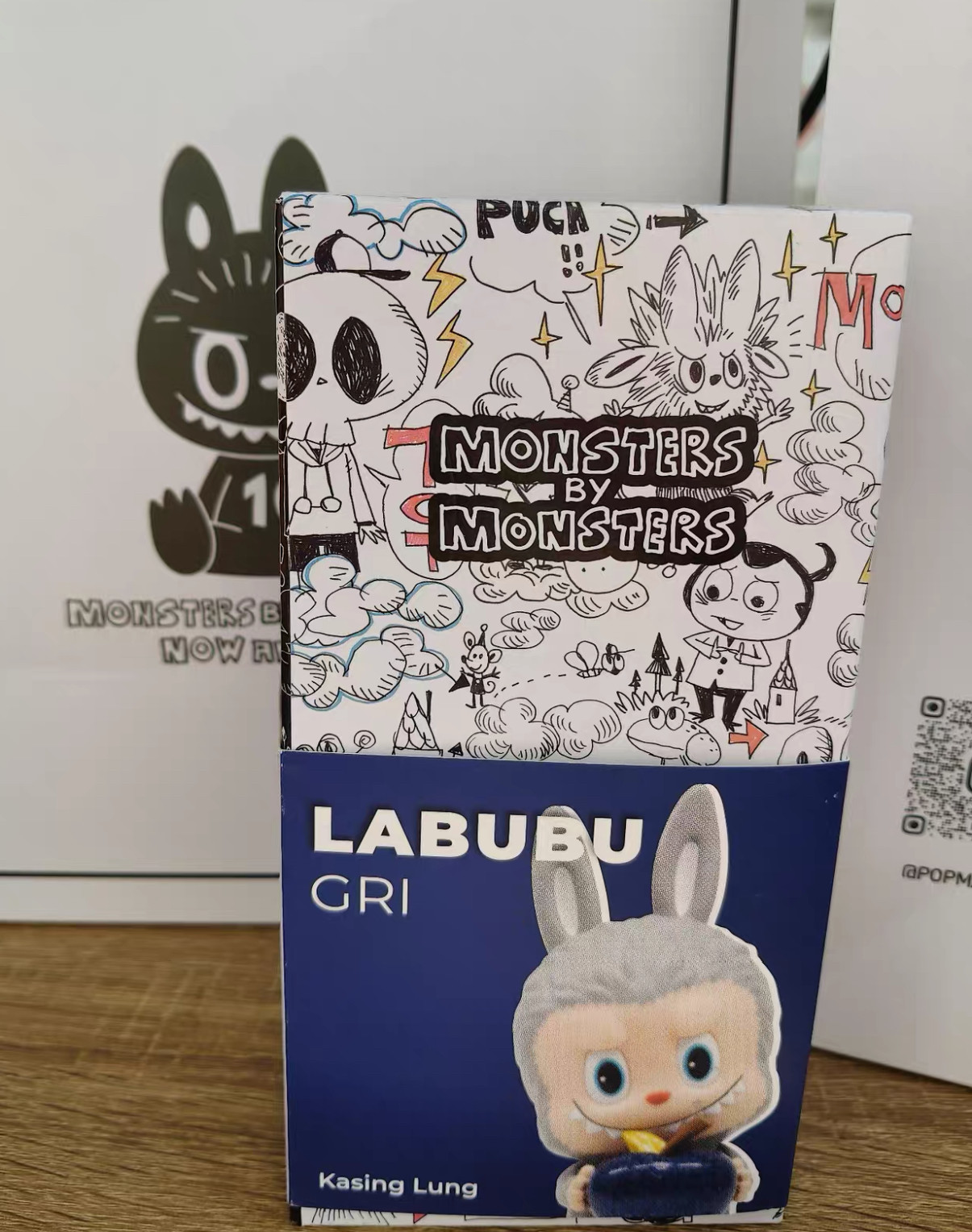 全新正品 法国巴黎The Monster十周年抱苹果