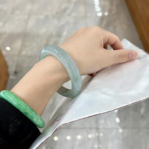 “丹霞沐翠”纯色油青飘绿花缅甸翡翠手镯玉手镯子女款浅绿处理