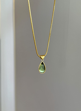 冰透水润祖母绿宝石水滴吊坠项链立体切割流光溢彩复古宫廷风设计