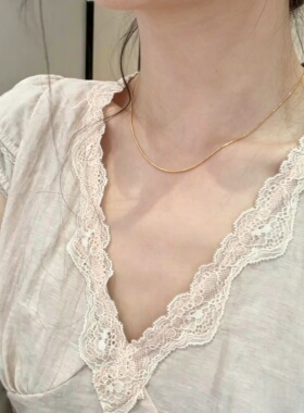 极细金色蛇骨项链女不掉色简约无吊坠素链百搭通勤叠戴万能锁骨链