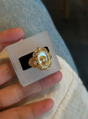 复古中世纪维多利亚风女神锆石金币贝母独特显白镀金戒指女有品