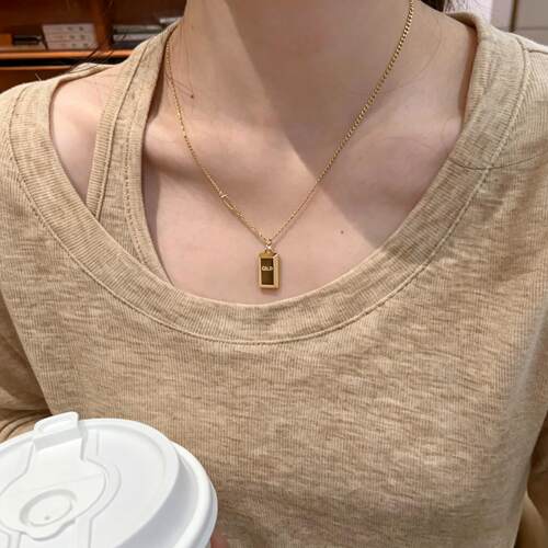 网红小金条项链不掉色百搭方牌GOLD吊坠轻奢小众通勤锁骨链礼物