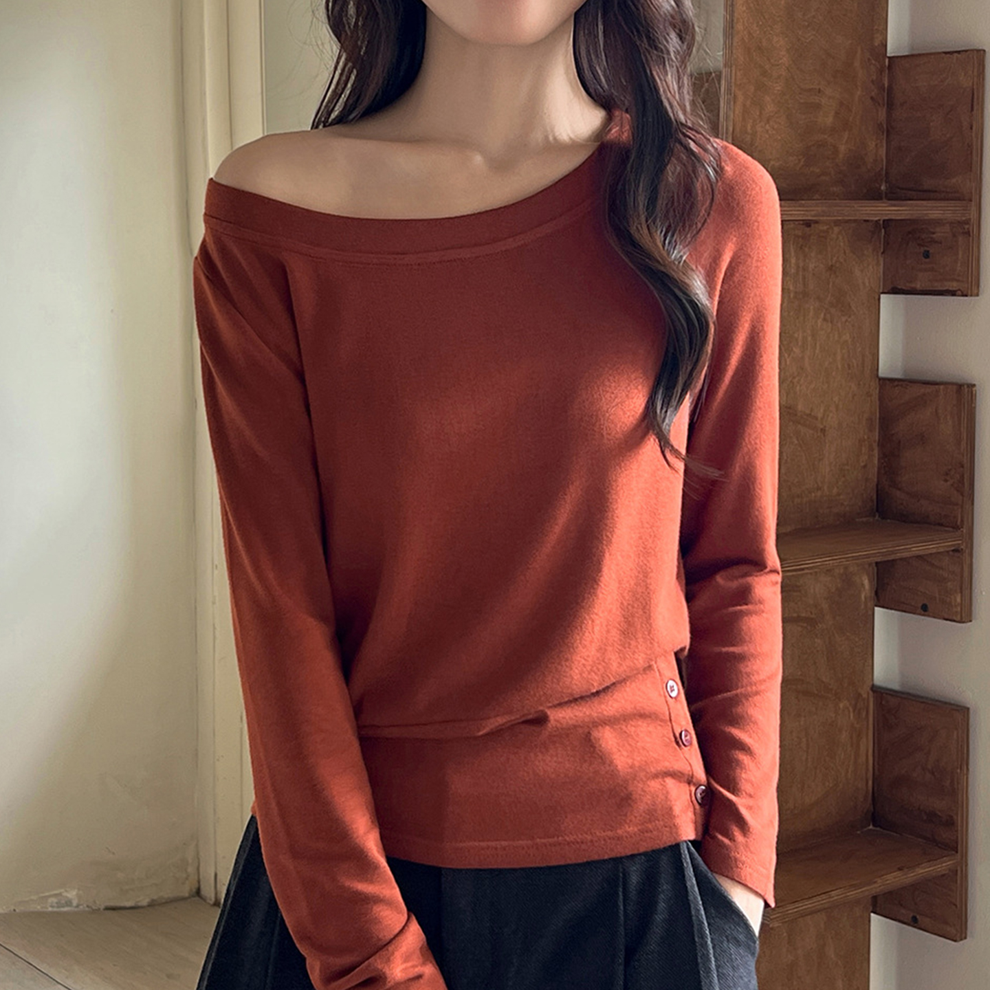 大圆领t恤女下摆拼接纽扣侧开衩2025新款秋季设计感小众长袖上衣