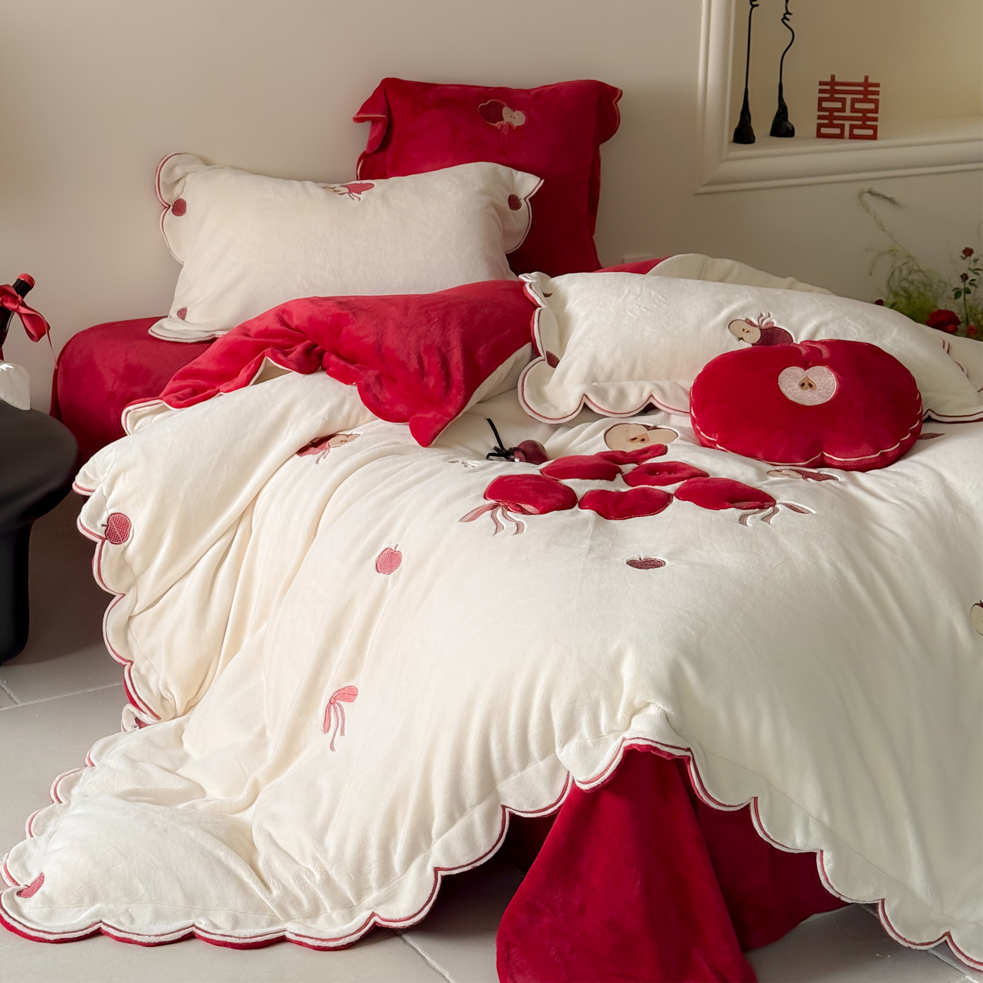 平安喜乐贴布绣牛奶绒四件套婚庆床品冬天保暖加厚法兰绒红色被套